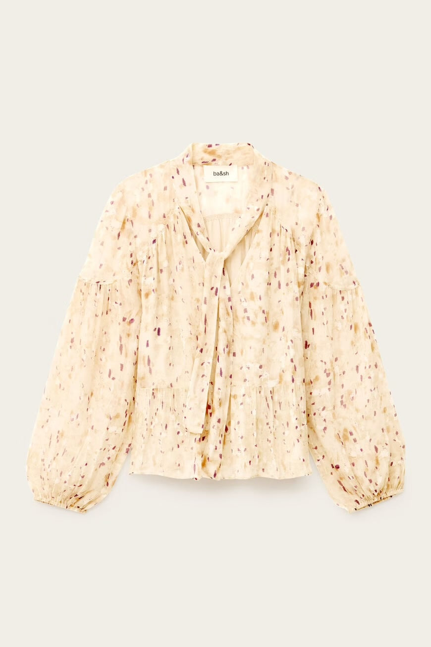 Beigefarbene, ärmellose Bluse flach auf hellem Untergrund fotografiert. Die Bluse hat einen tiefen V-Ausschnitt, breite Träger und eine leicht taillierte Form mit ausgestelltem Saum. Der Stoff wirkt weich und fließend.