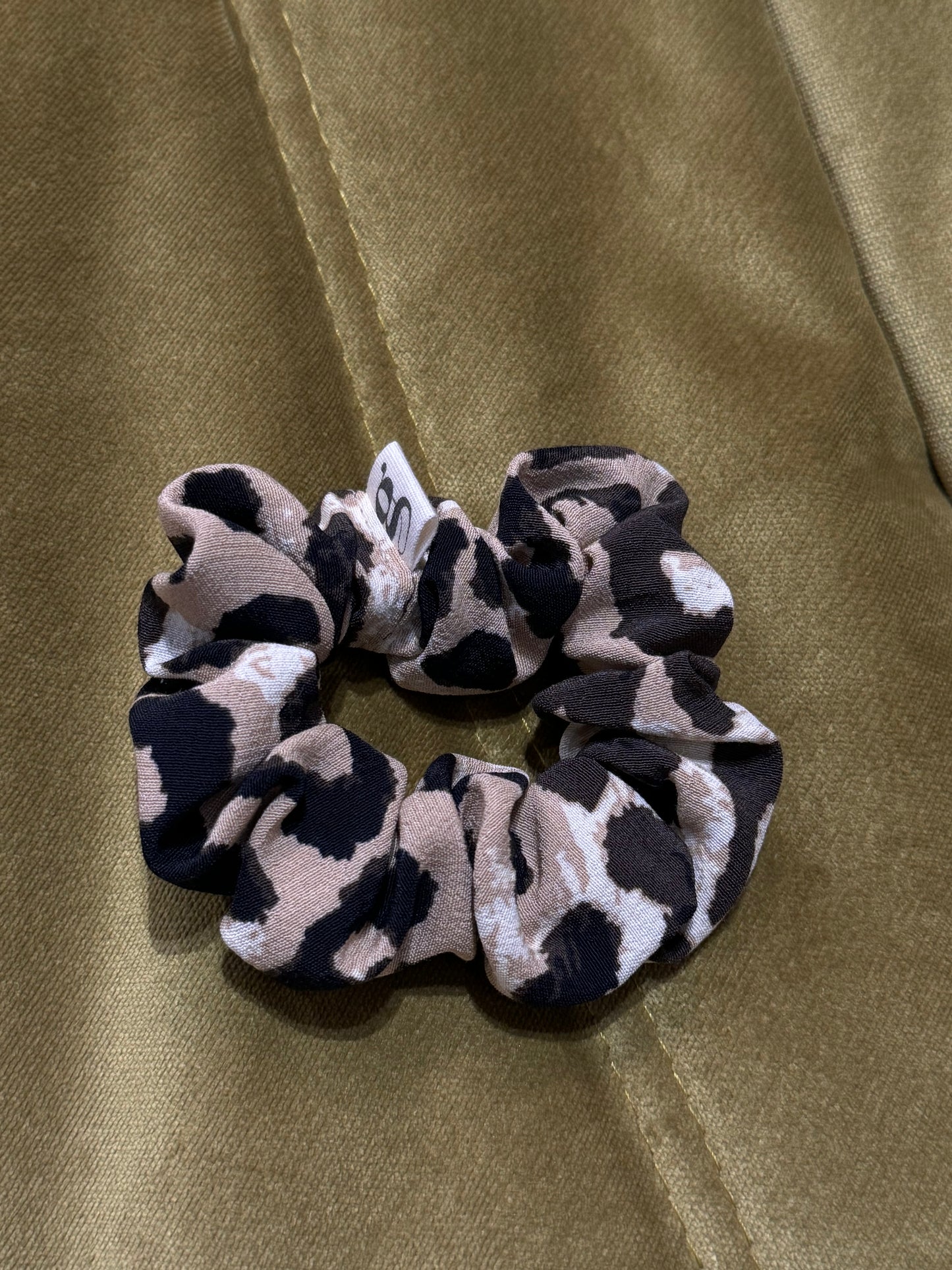 Leo g-Scrunchie