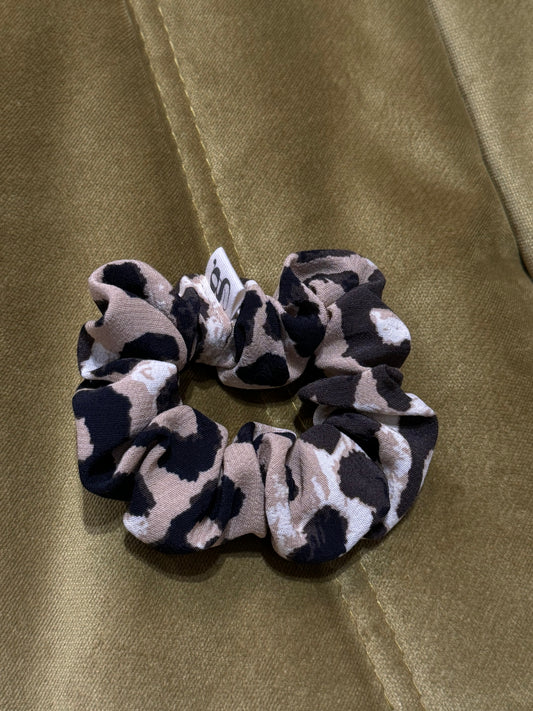Leo g-Scrunchie