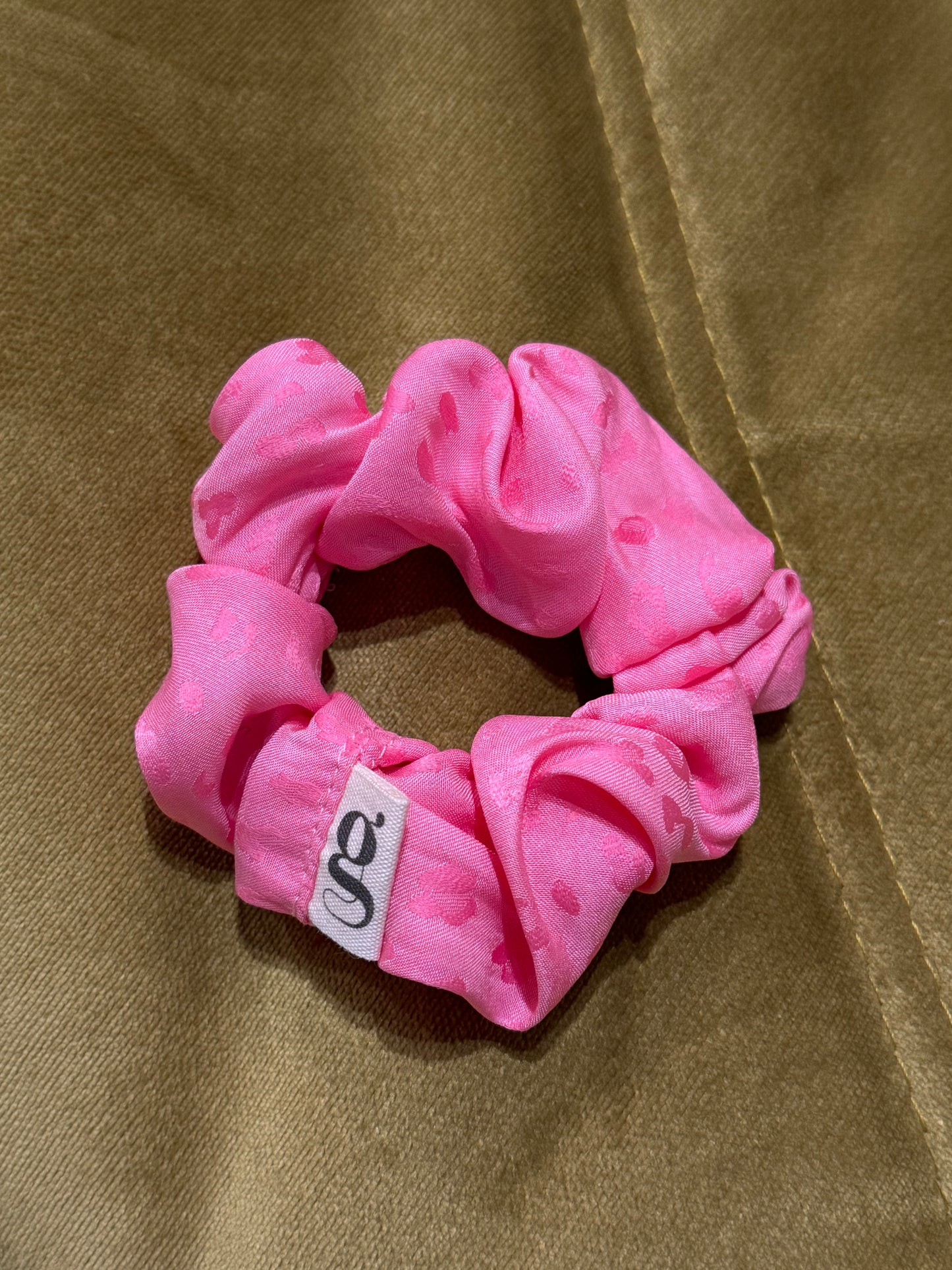 Pink Leo g-Scrunchie