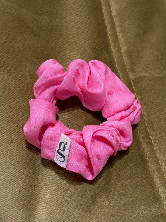 Pink Leo g-Scrunchie