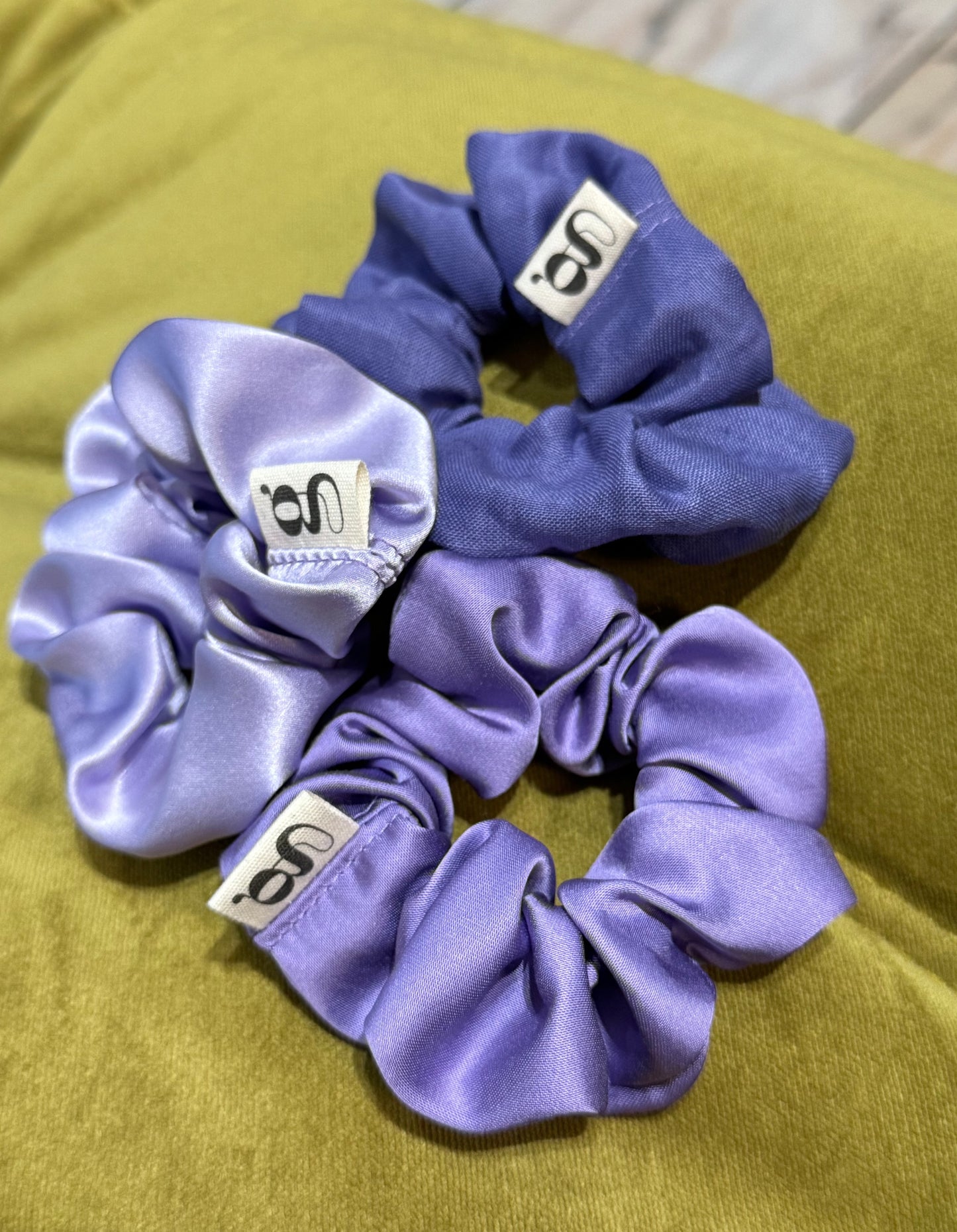 Lila g-Scrunchies