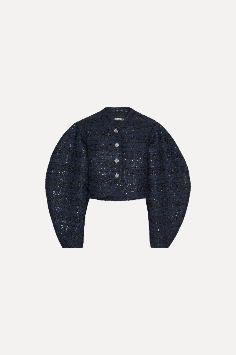 Verkürzte Jacke aus Boucle mit Paillettenbesatz und Ballonärmel von vorne. Die Jacke hat 4 silberne Knöpfe in Rosenoptik.