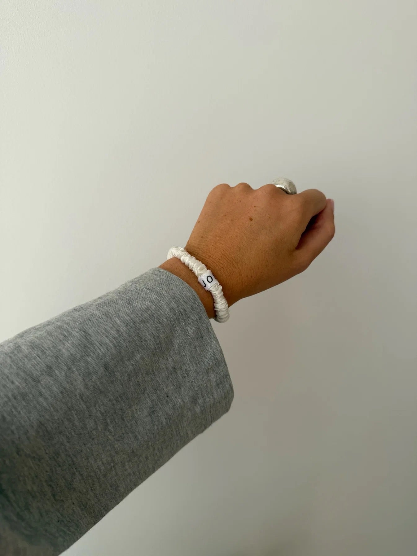 Essential Silk Scrunchies White