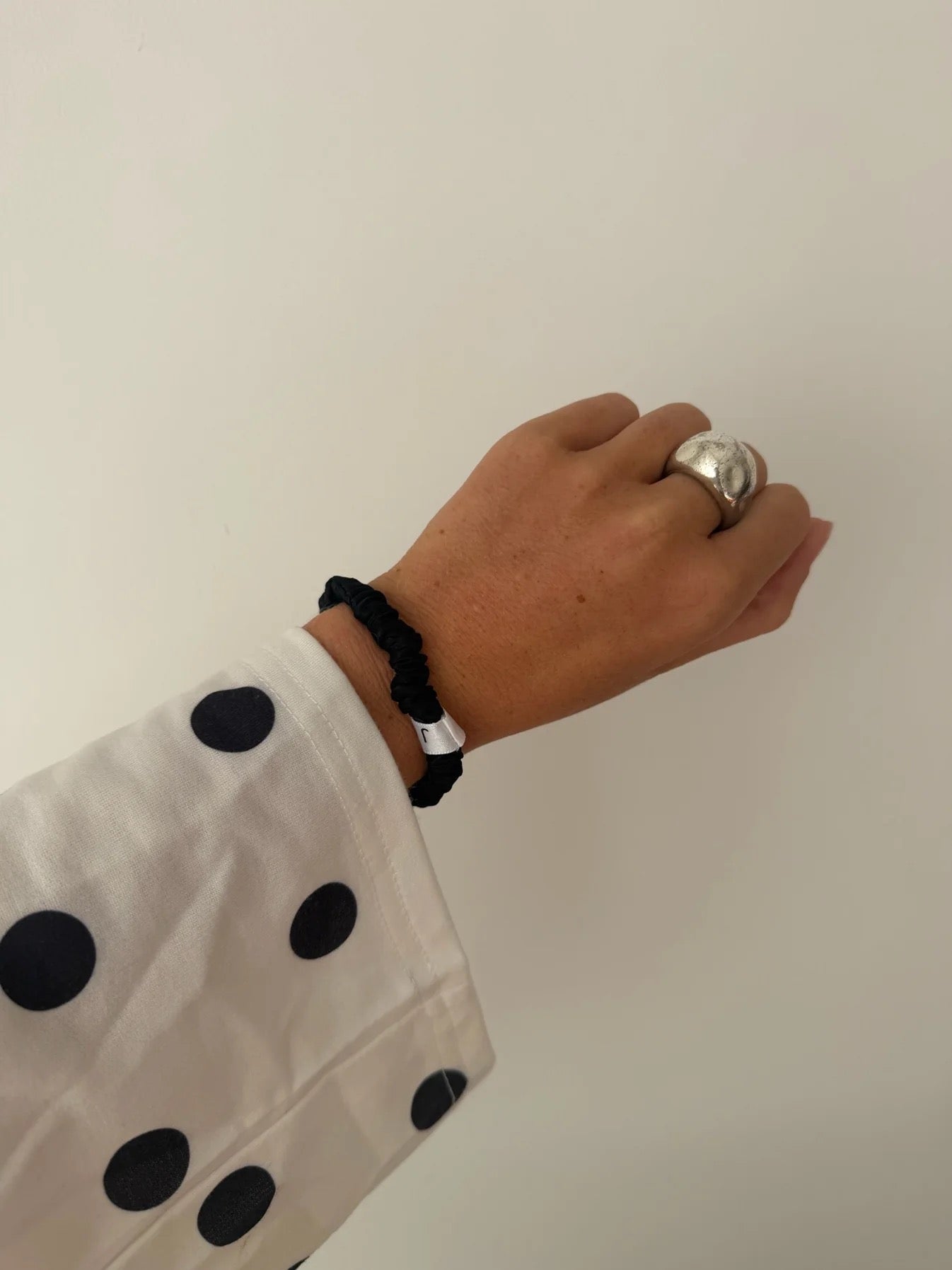 Essential Silk Scrunchies Black