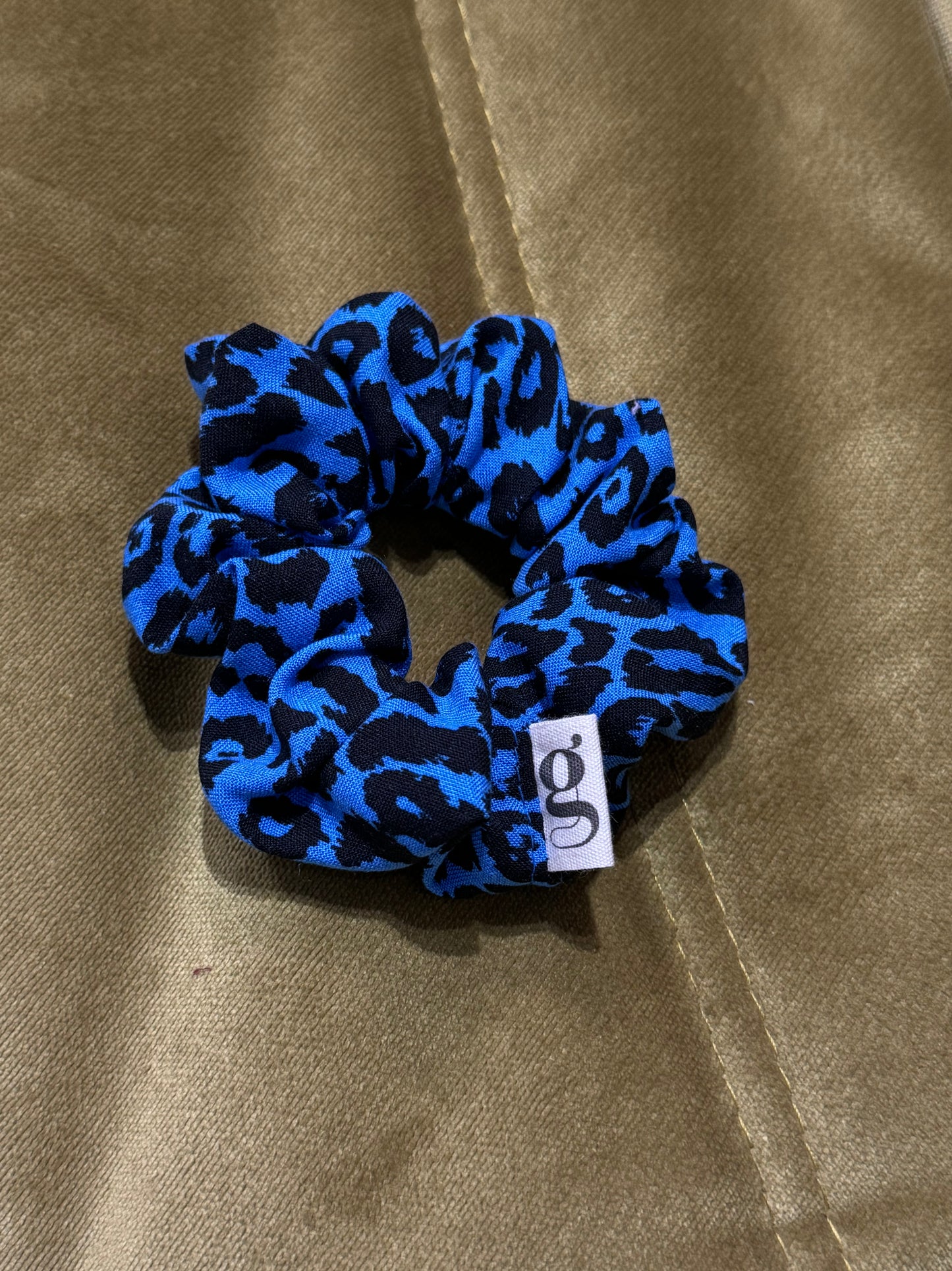 Blaues Leo g-Scrunchie