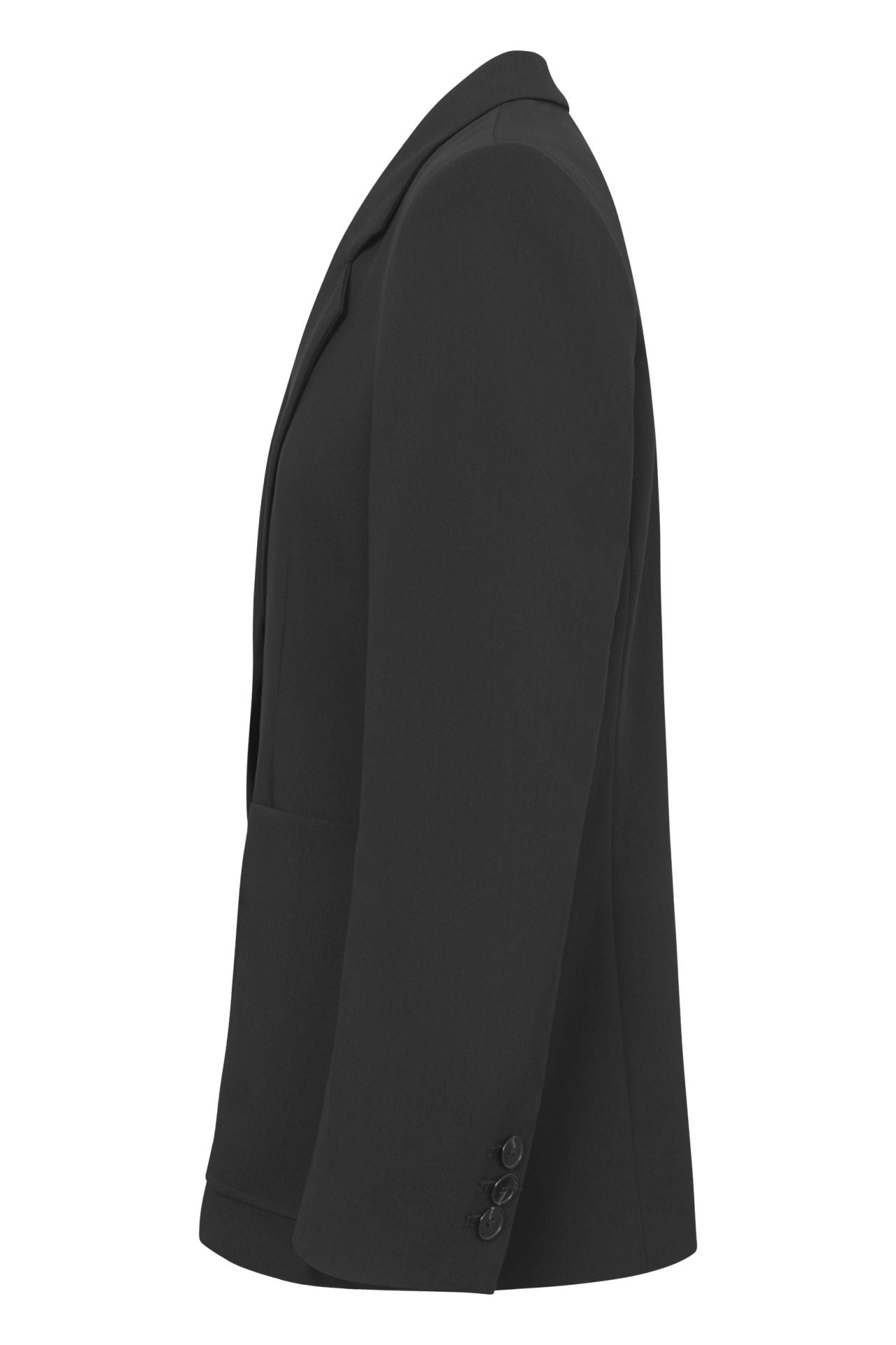 Produktbild vor weißem Hintergrund. Seitenprofil. Schwarzer Blazer mit doppelter Knopfleiste und aufgesetzten Taschen.